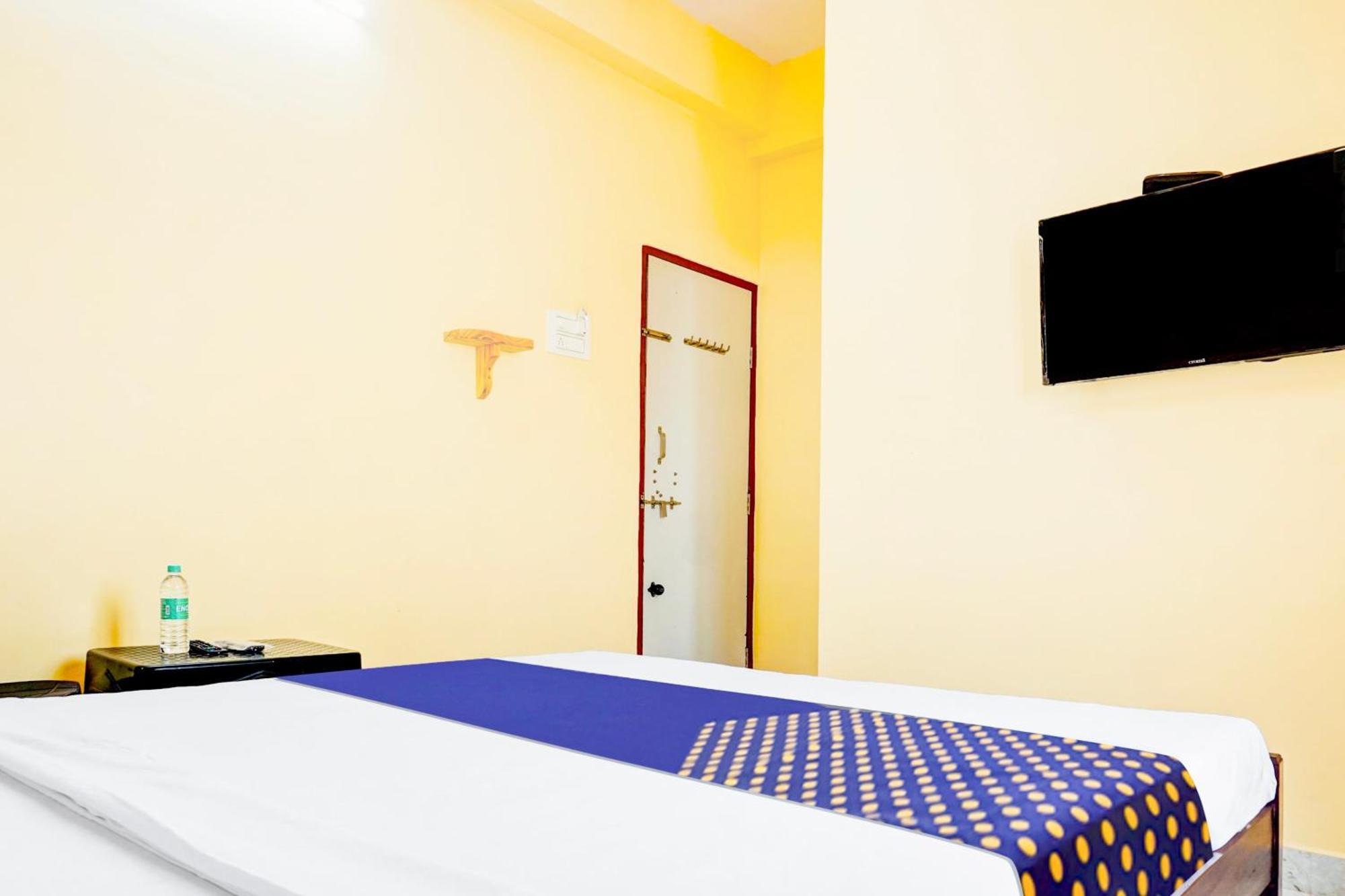 Spot On Hotel Shree Samarth Lodging โกลฮาปูร์ ภายนอก รูปภาพ