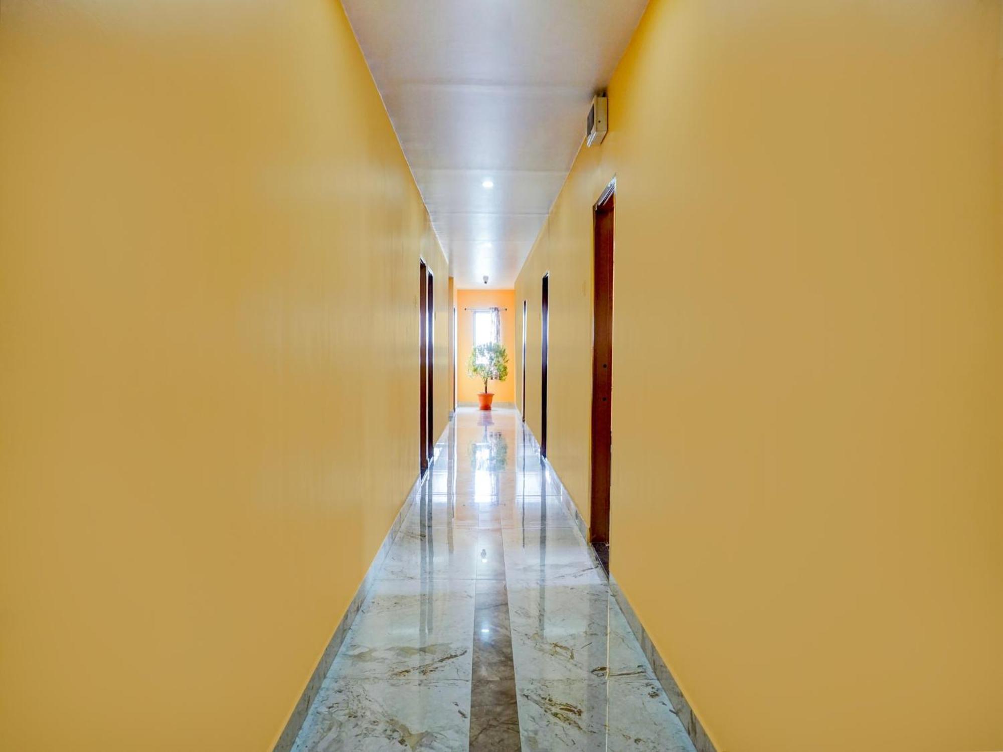 Spot On Hotel Shree Samarth Lodging โกลฮาปูร์ ภายนอก รูปภาพ