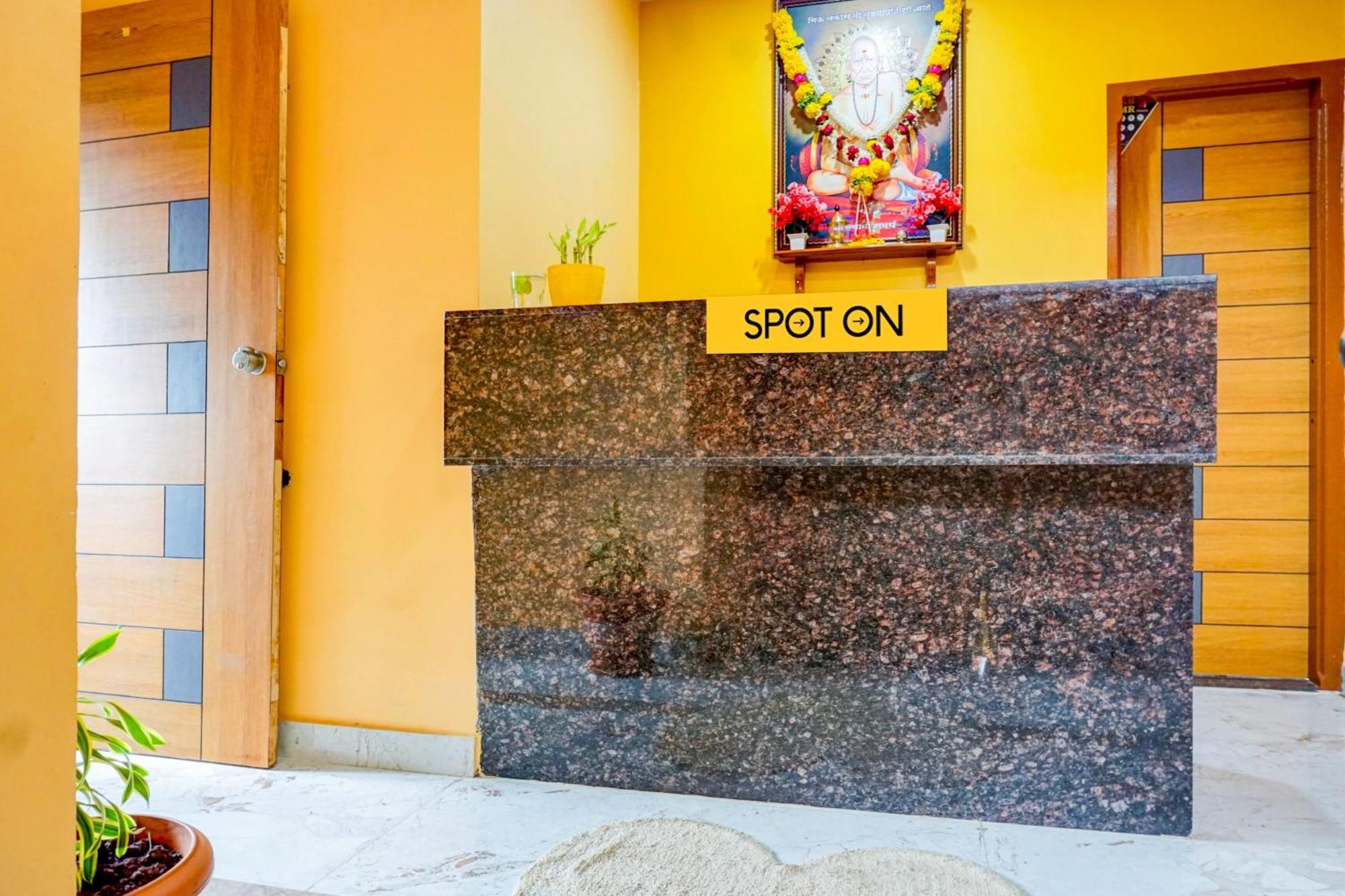 Spot On Hotel Shree Samarth Lodging โกลฮาปูร์ ภายนอก รูปภาพ